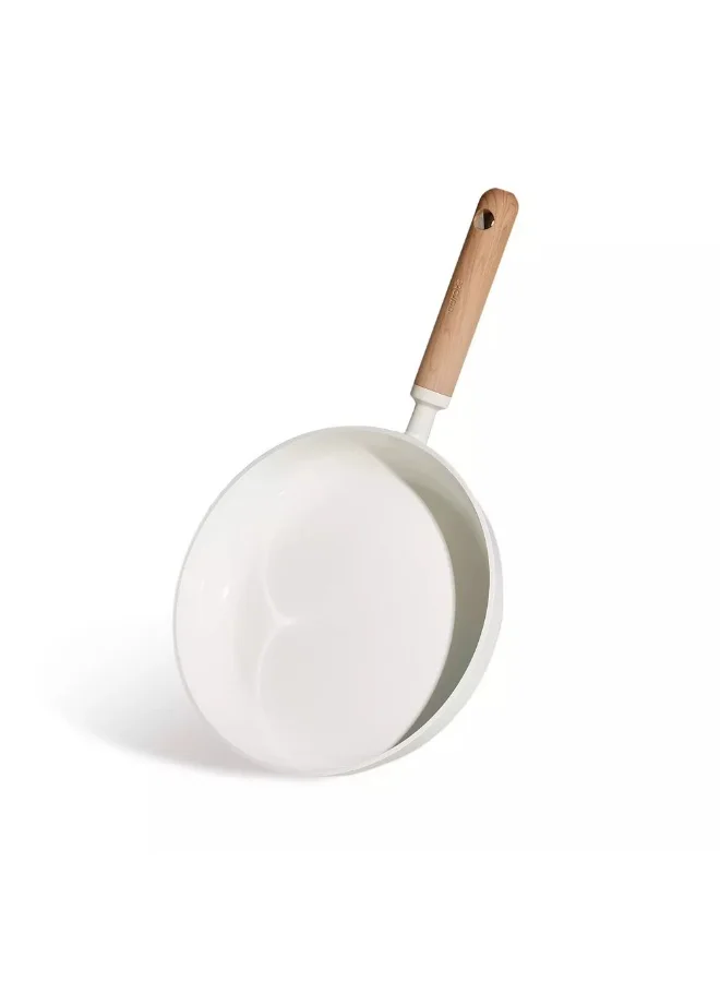 كاروت مقلاة كاروت 10 بوصات سيراميك غير لاصقة بطلاء صحي غير سام خالٍ من PFAS، بمقبض بتصميم خشبي وقاعدة توزيع حرارة متساوٍ، متوافقة مع جميع المواقد وآمنة لغسالة الصحون (كريمي)